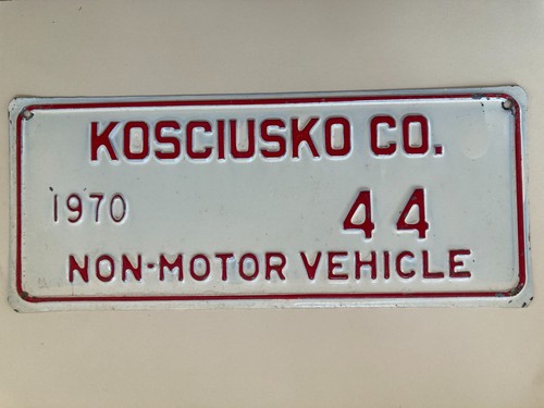 WOW 197O # 44 KOSCIUSKO CO INDIANA AMISH HORSE DRAWN BUGGY LICENSE PLATE POLISH