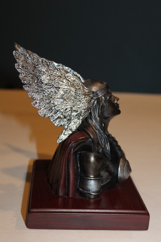 Marvel Earth X Thor Goddess of Thunder LE Bronze Resin Bust 1015/1200 Variant - Picture 4 of 7