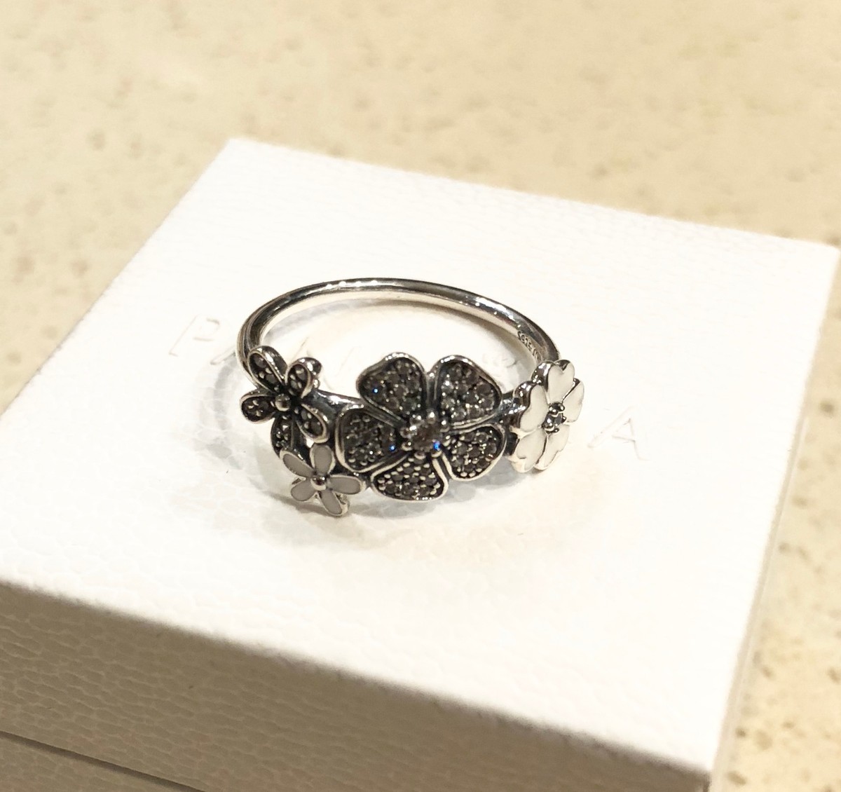 【SALE】ロゴ リング Pandora Flower Shimmering Bouquet Ring #190984CZ +HINGED BOX