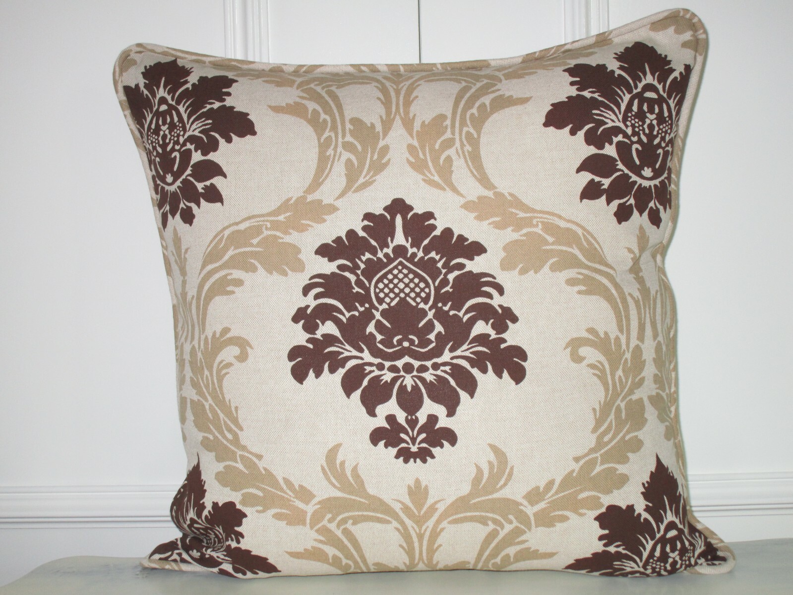 Housse de coussin à motifs floraux marron 45x45 cm pour coin lecture cocooning