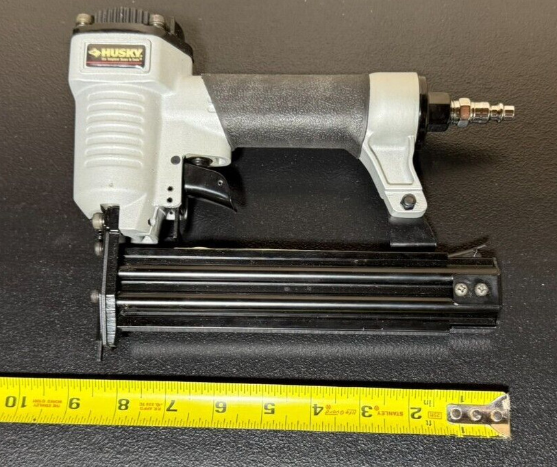 HUSKY 18 GAUGE BRAD NAILER PNEUMATIC # 9045712 Never Used