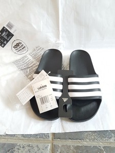 girls sliders size 5