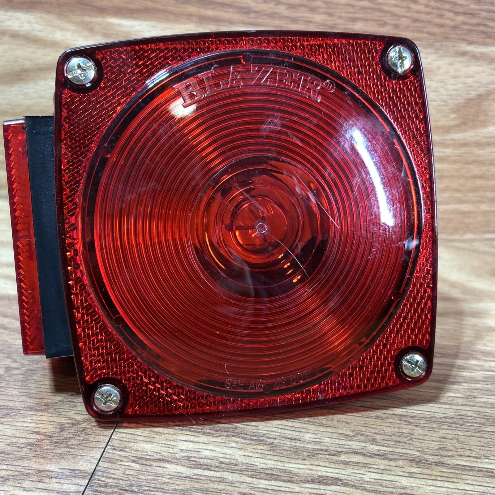 Hopkins LH Trailer Light Missing Nuts Left Side Only