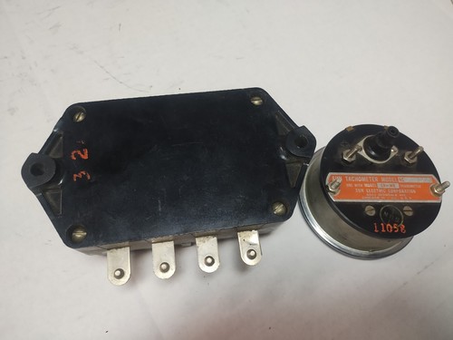 Vintage Sun Tachometer RC70 and Transmitter EB-9A 12V for V8 7,000 rpm Untested - Picture 7 of 11