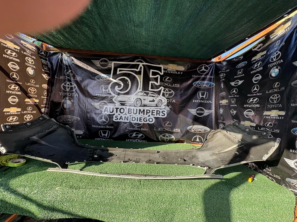 2017–2019 Kia Niro OEM Front Bumper Cover 86511G5000 - Image 4 of 4