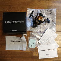 Shimano Spinnrolle 20 Twin Power C3000XG Im Karton