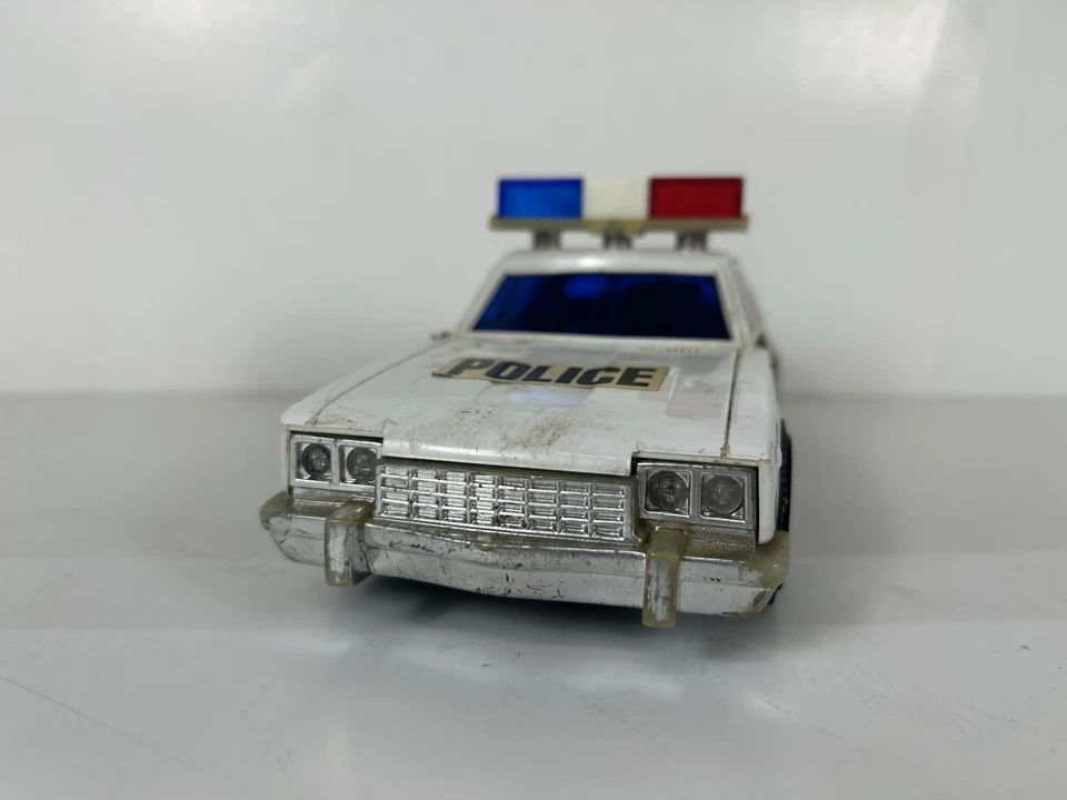 Coche de policía retro de juguete Arco años 80 vintage Foto 2 de 4