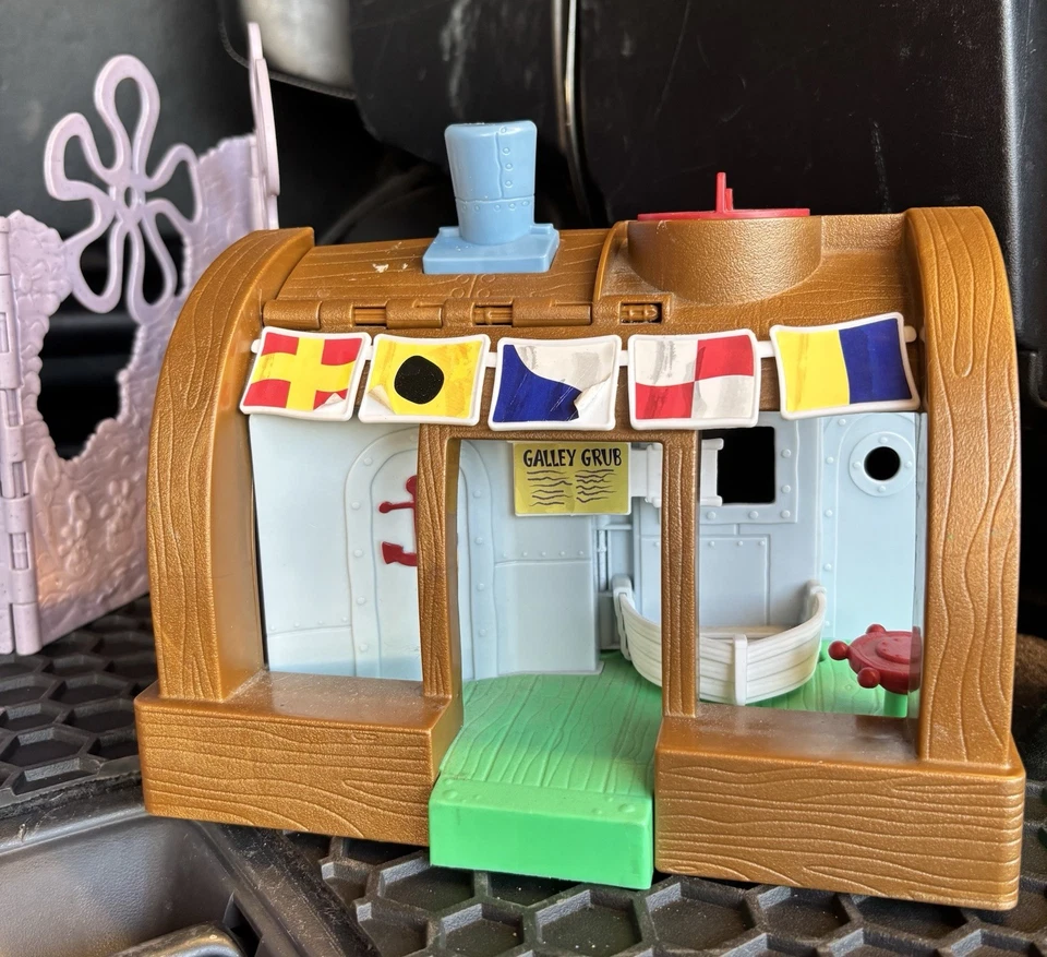 Vintage Spongebob SquarePants Mixed Toy Lot Includes Imaginext Rare buildings - Image 4 of 4