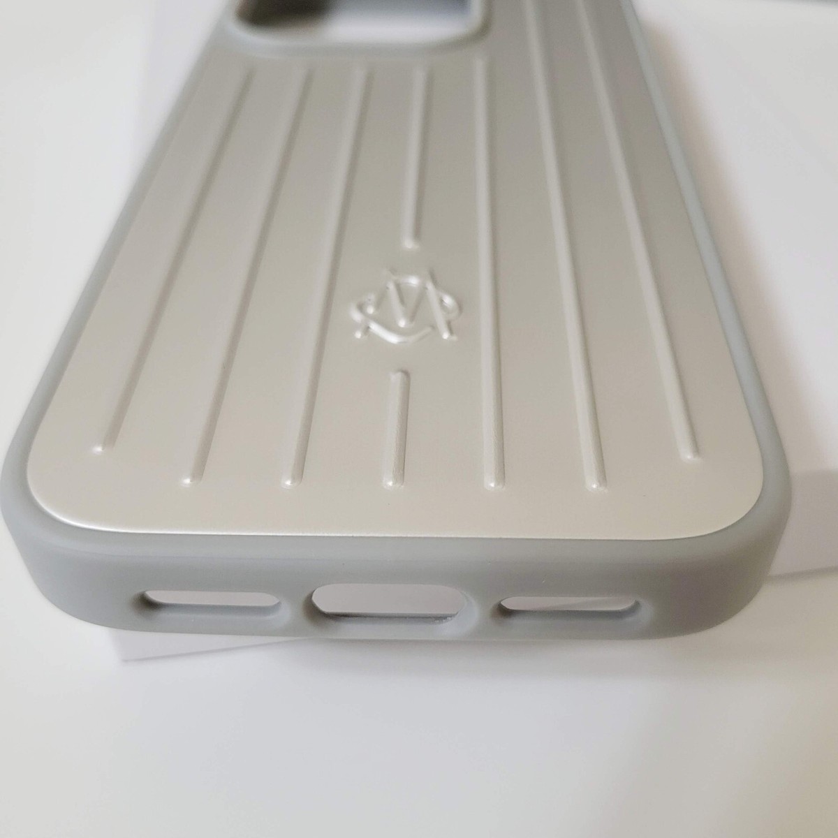 Rimowa Iphone Case Aluminum For 15 Pro Brand New (US SELLER Rimowa Iphone Case Aluminum For 15 Pro Brand New (US SELLER
