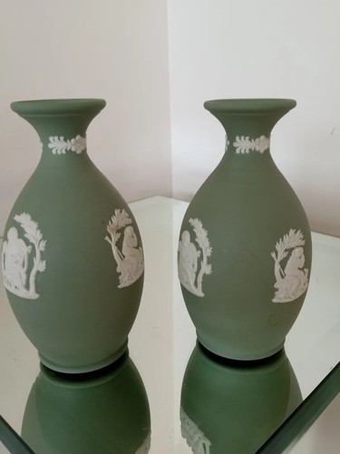 Jarrones raros Wedgwood querubines tocando música jaspe verde salvia 4,75" Bud 1962  - Imagen 2 de 4
