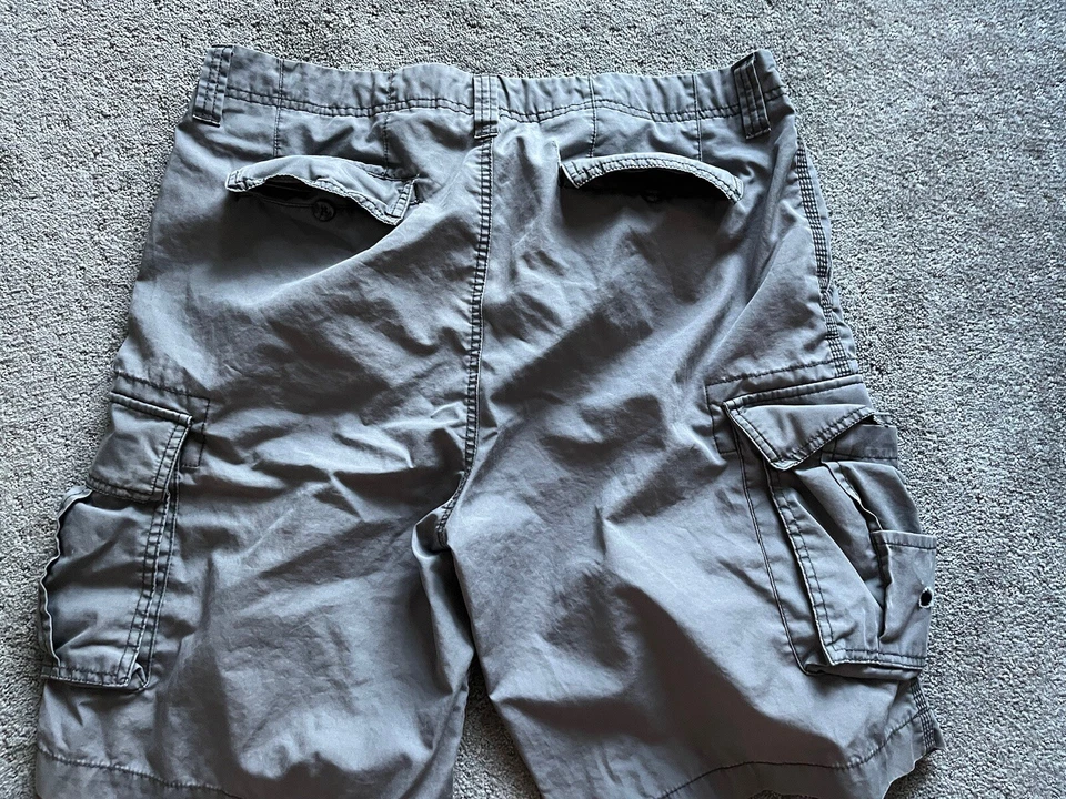 Shorts cargo Perry Ellis America masculino tamanho 38 cinza 100% algodão com zíper mosca ano 2000 - Imagem 2 de 4
