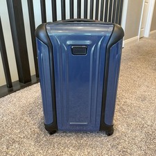 New Tumi Vapor International 22  Carry-On Lug...