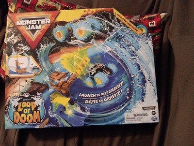 MONSTER JAM MEGALODON Loop of Doom Stunt Track Playset 1:64 Scale