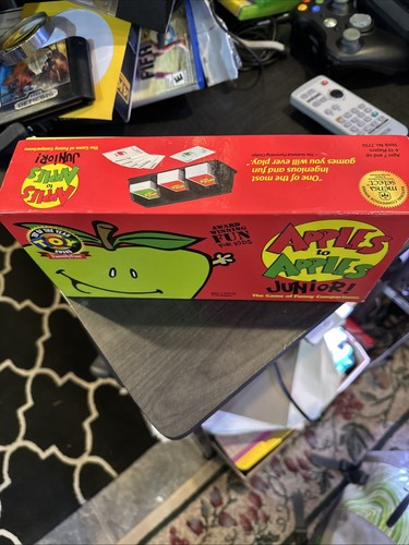 Apples To Apples Junior ! Card Game Out Of The Box Games - Picture 2 of 2