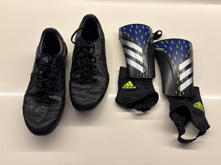 Nike Tiempo Football Boots Black Size Men 9.5 US Adidas Predator Shin Pads L