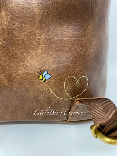 Mini mochila Loungefly X Disney Winnie the Pooh con solapa de panal nueva con etiquetas - Imagen 4 de 16