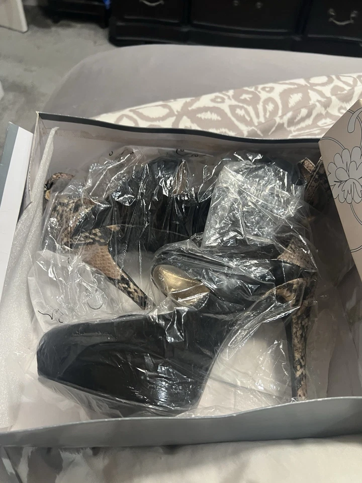 Zapatos de aguja Envy E-Biki negros con estampado de serpiente talla 9 Foto 3 de 4