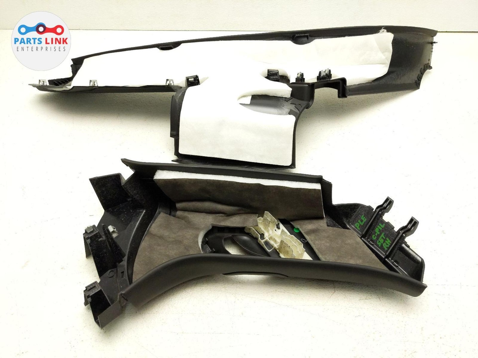 2016-20 BENTLEY BENTAYGA REAR RIGHT C PILLAR TRIM COVER PANEL CAP EBONY SET 636