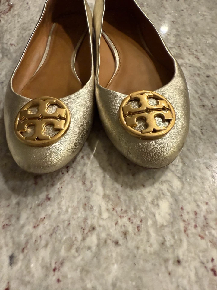 Pisos dorados Tory Burch talla 9 Foto 3 de 4