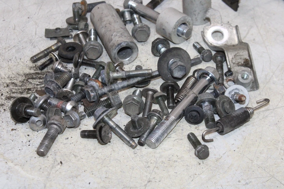 Suzuki SV1000S 2003 OEM pernos de montaje de motor hardware tornillos de motor Foto 2 de 4