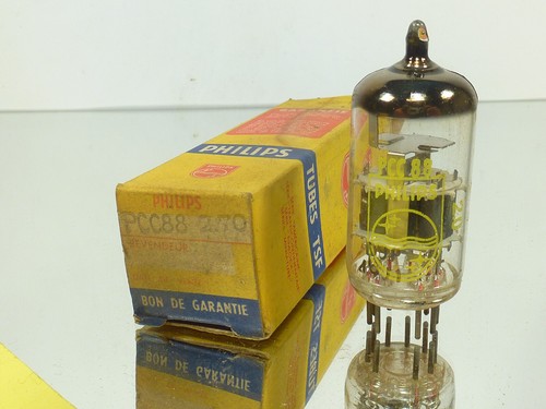 one PCC88 7DJ8 Miniwatt Philips, NOS & NIB tube.