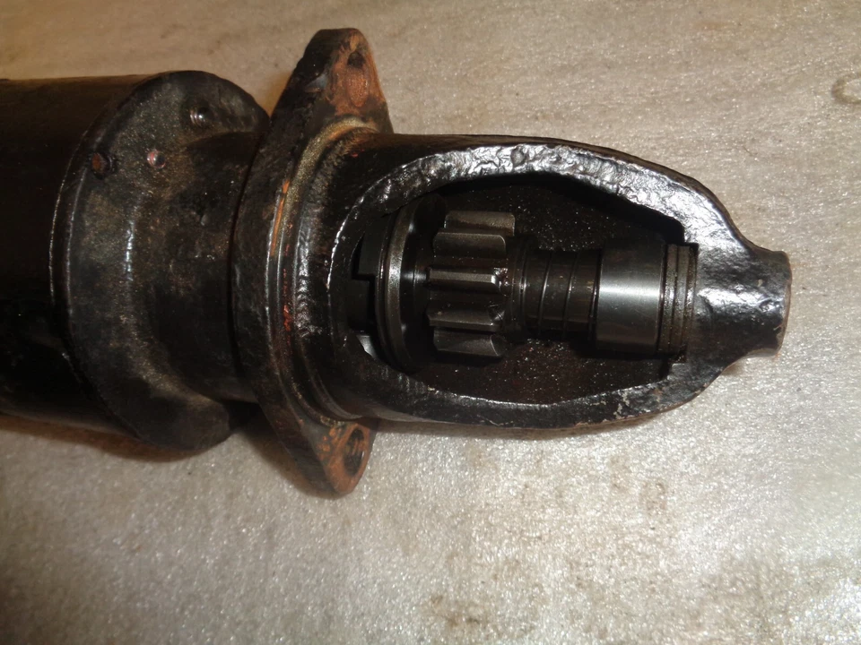 FARMALL H / M. 6 VOLT WORKING STARTER WITH NEW BENDIX DRIVE. - Image 2 of 4