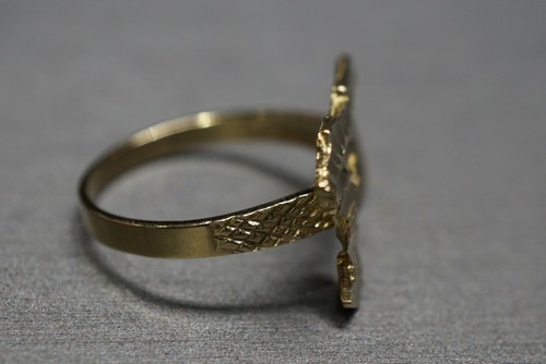 Anillo de pistola UZI de oro amarillo liso corte diamante de 10 K. Talla 7 - Imagen 4 de 8