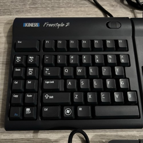 Kinesis Freestyle 2 Keyboard KB800 with Numeric Keypad AC800H And Lifters - Picture 3 of 9