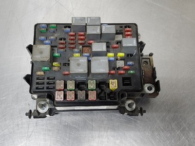 2006-2007 Silverado Sierra 2500 GM Engine Junction Block Fuse Box OEM 15139209