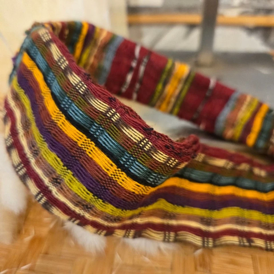 墨西哥艺术家手工制作彩色条纹头带编织纺织品 — 第 3/4 张图片