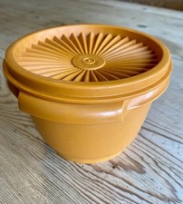 VINTAGE TUPPERWARE ORANGE STARBURST OKRĄGŁY POJEMNIK DO PRZECHOWYWANIA Z POKRYWKĄ