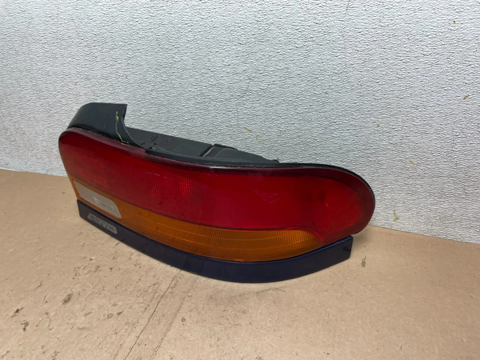Luz trasera derecha pasajero pasajero derecho Subaru Impreza 1993 a 2001 OEM Q4659 DG Foto 2 de 4