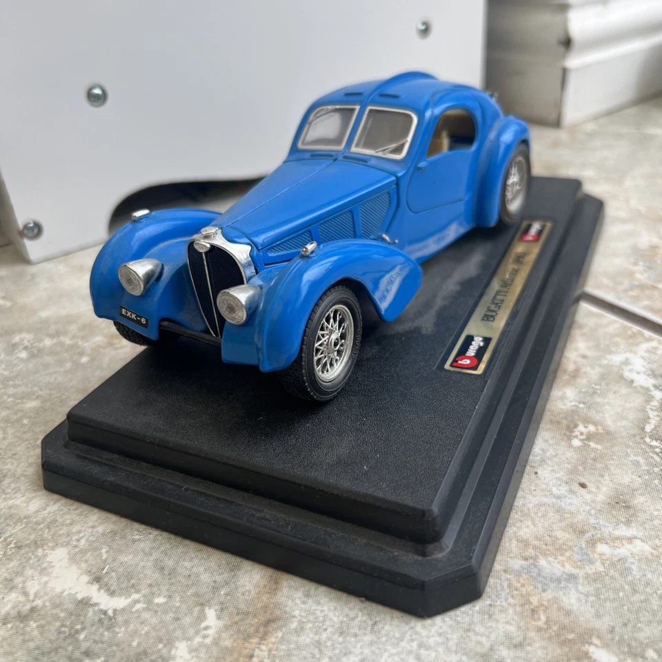 BURAGO BUGATTI ATLANTIC (1936) 1:24 Scale Diecast Excellent Condition  - Image 3 of 4