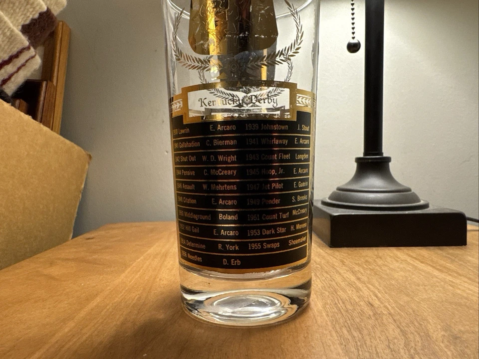 1956 年肯塔基德比铸币厂朱莱普玻璃复古黑色黄金早期获胜者名单复古 — 第 3/3 张图片