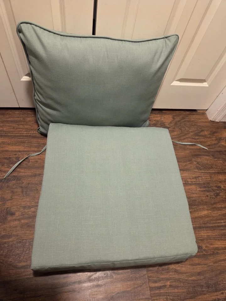 Juego de asientos profundos exteriores ARDEN EarthFIBER 24 pulgadas Textura verde salvia x 24 pulgadas Foto 2 de 4