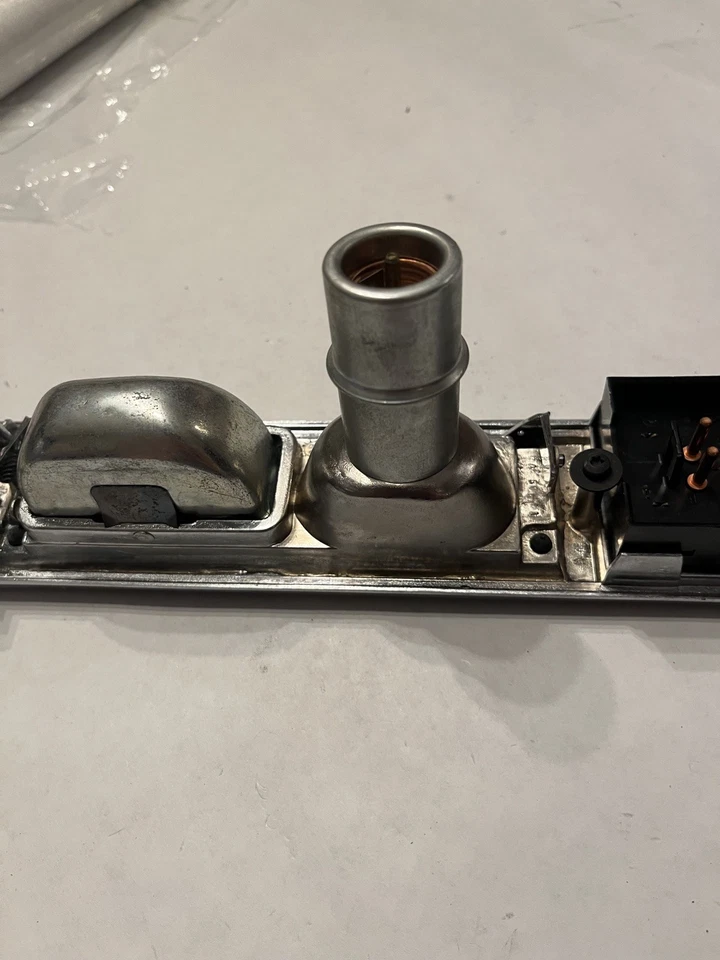 Cadillac DeVille Fleetwood 1989-1993 tracción delantera izquierda interruptor de ventana bandeja de cenizas fabricante de equipos originales Foto 4 de 4