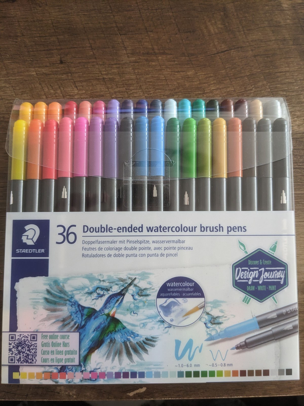 Watercolor, Brush Tip/fine Tip, Black Barrels