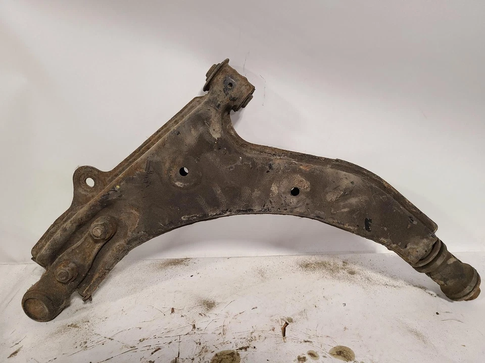 二手 右前下控制臂 前部 适合:1987 年 马自达 323 前部 — 第 2/4 张图片