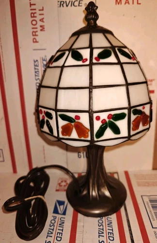 Vintage Tiffany Style Table Lamp Stained Glass Look Holiday Festive Spirit 11"
