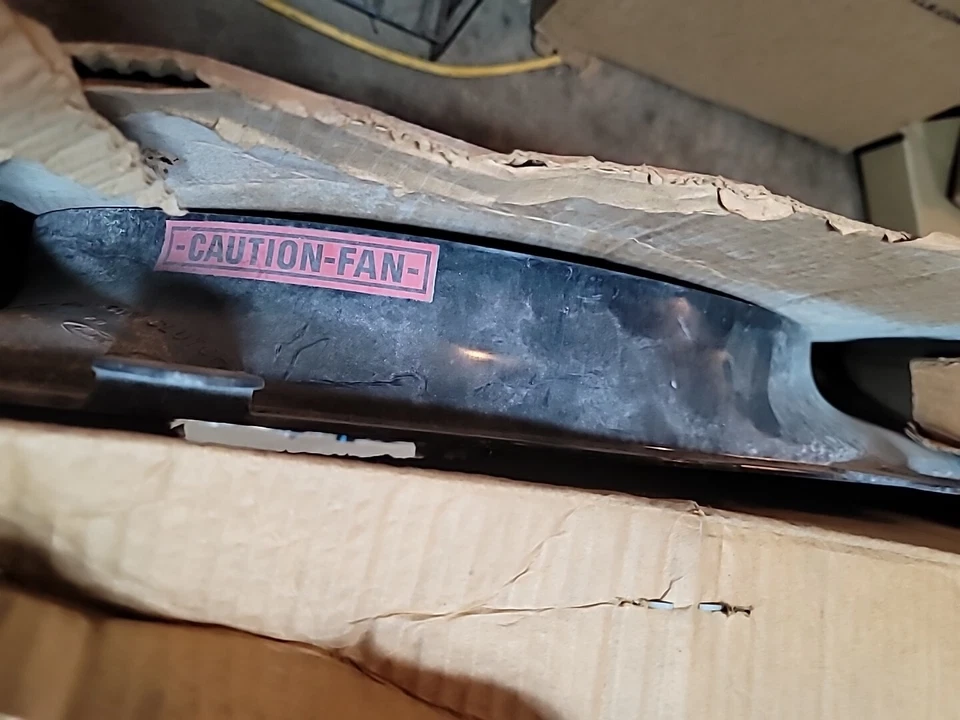 Cubierta del ventilador del radiador Ford Explorer 1995-2001 nuevo fabricante original F5TZ-8146-B Foto 2 de 3