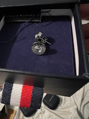 Orecchini a borchie logo Tommy Hilfiger argento unisex NUOVI* - Foto 3 di 4