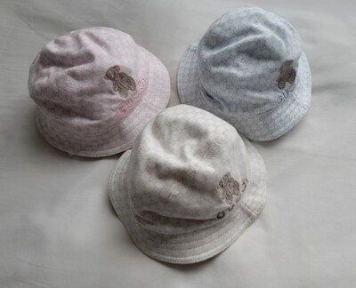 NWT NEW Gucci kids white hat with GG pink, beige or blue print and bear  287725