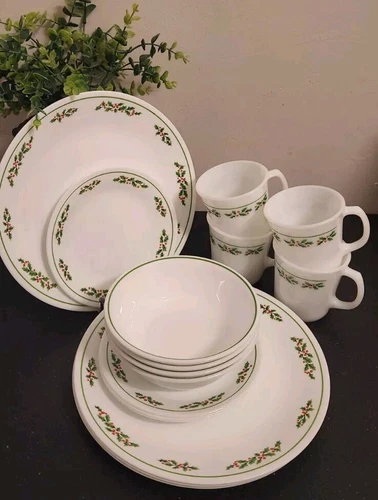 Vtg Corelle HOLLY DAYS 17pc Christmas Winter Holiday Plates Bowls Mugs 1985 EUC 