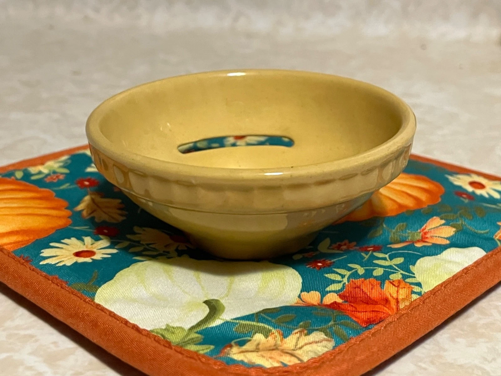 ANTIQUE YELLOW WARE /EGG SEPARATOR MARKED T.G. GREEN, ENGLAND VGC
Opens in a new window or tab