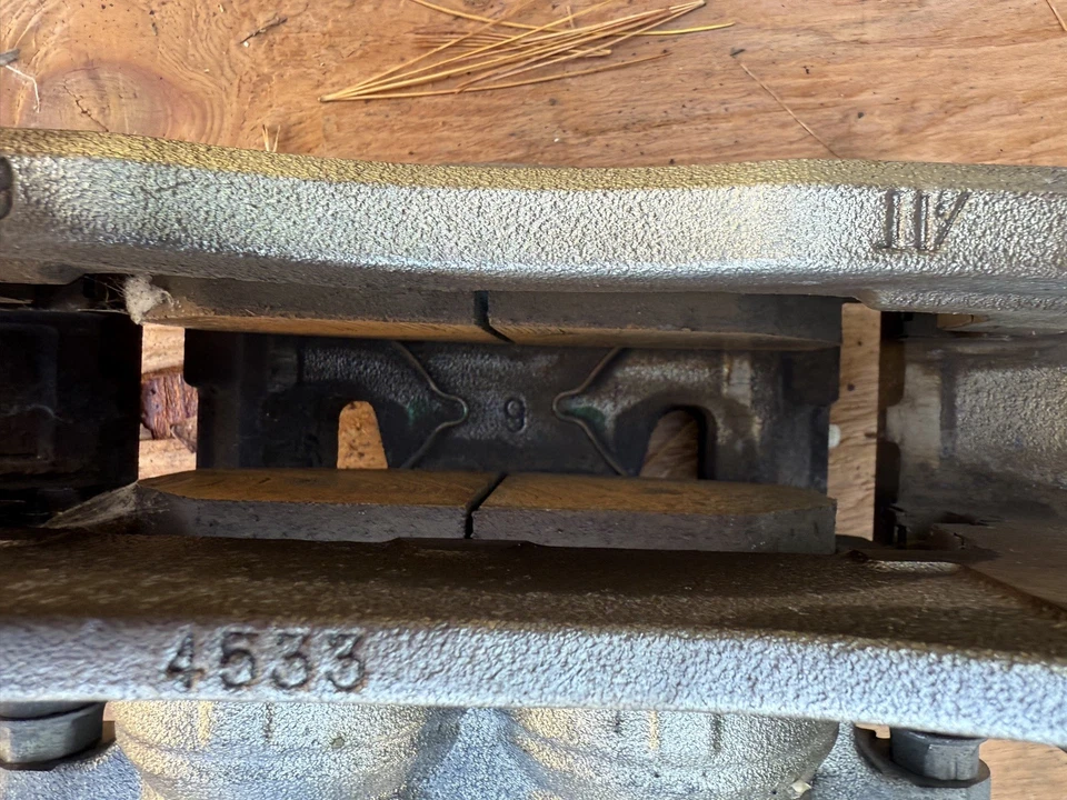 2018–2021 LEXUS NX300 ПОЛНОПРИВОДНЫЕ ПЕРЕДНИЕ ЛЕВЫЕ И ПРАВЫЕ СУППОРТЫ ДИСКОВОГО ТОРМОЗА ОТ ОРИГИНАЛЬНОГО ПРОИЗВОДИТЕЛЯ  - Изображение 3 из 4