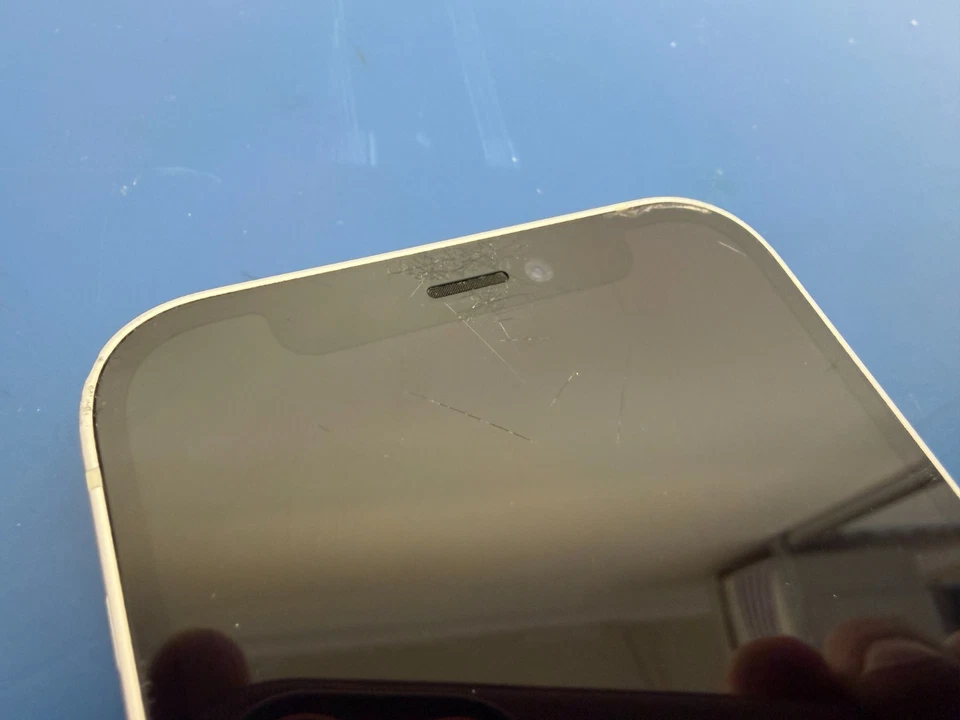 Apple iPhone 12 mini - 128 GB - White (Unlocked) (CA) - Image 3 of 4