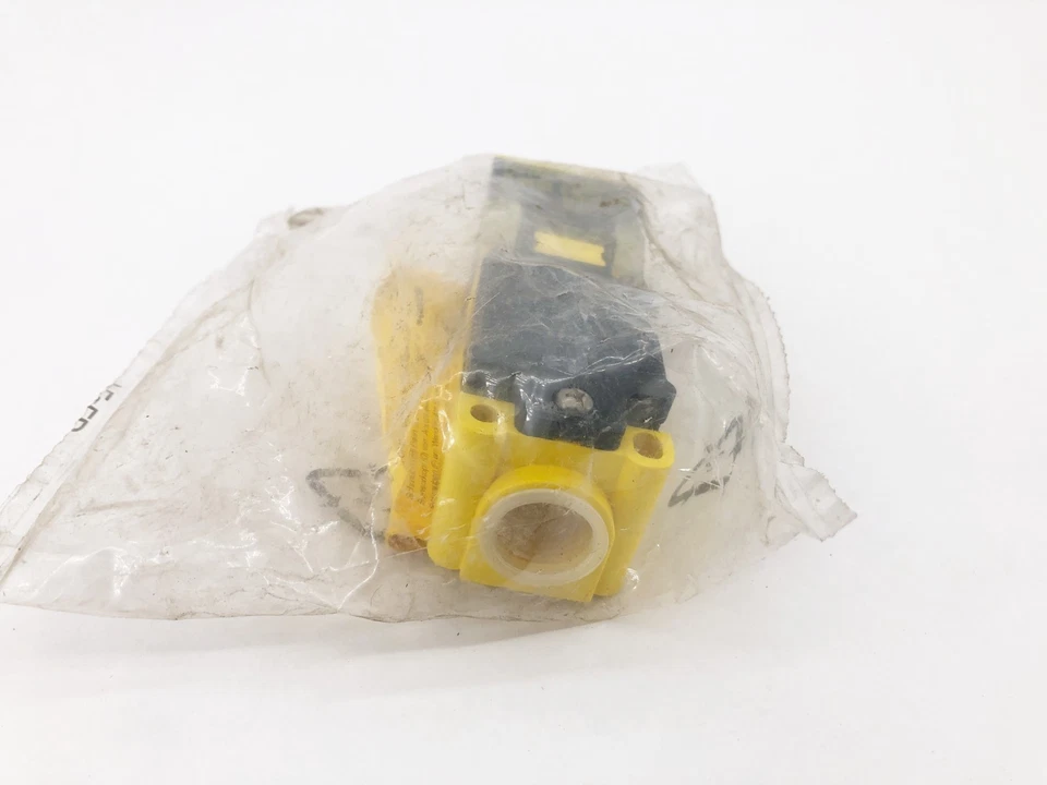 New Turck Bi15-CP40-FZ3X2/S10 Proximity Sensor 20-250VAC 13410 - No Box - Image 3 of 4