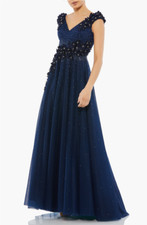 NEW, MAC DUGGAL Floral Appliqu  A-Line Gown in Midnight Size 8 WD255