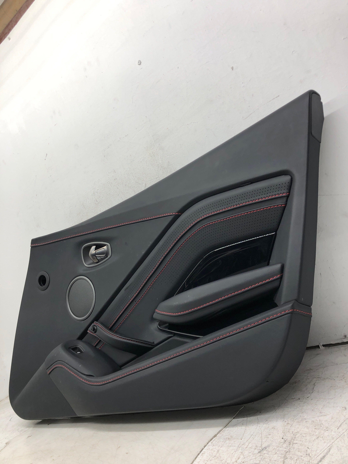 2020-2023 ASTON MARTIN VANTAGE ROADSTER RIGHT DOOR PANEL TRIM BLACK W/ RED OEM