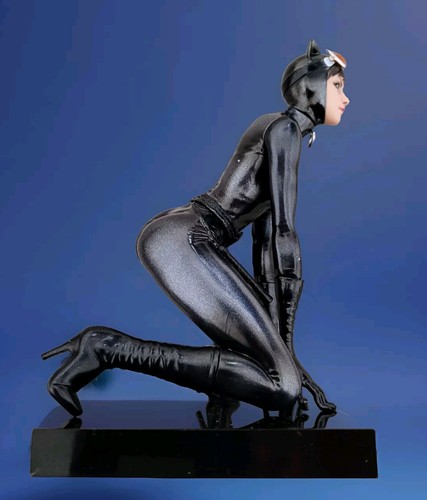 Rara Catwoman on Stand DC Comics ARTFX+ scala 1/10 Kotobukiya ottime condizioni - Foto 5 di 12